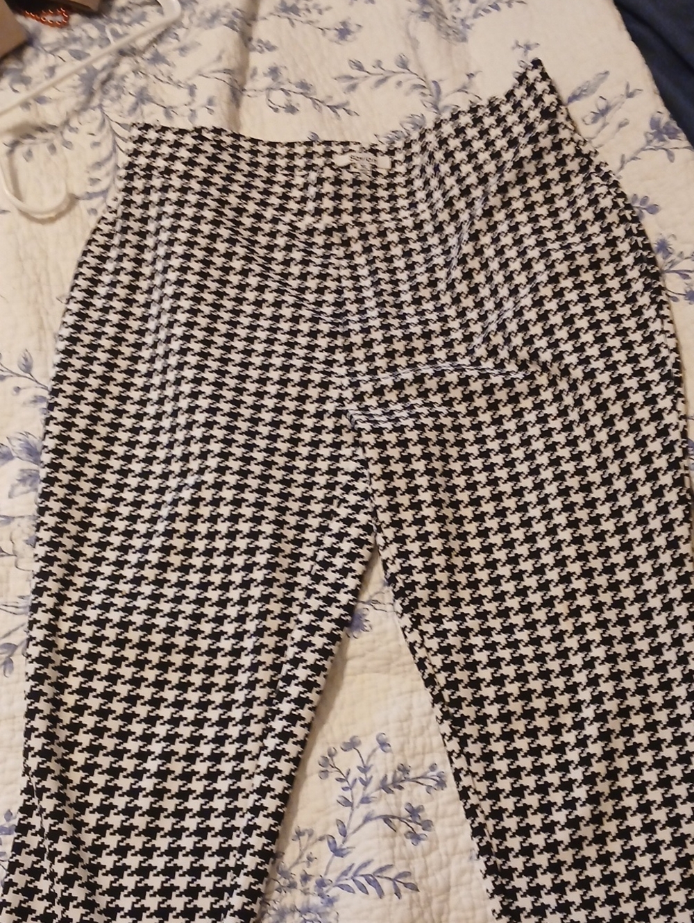Houndstooth Skinny Pants in Black & White